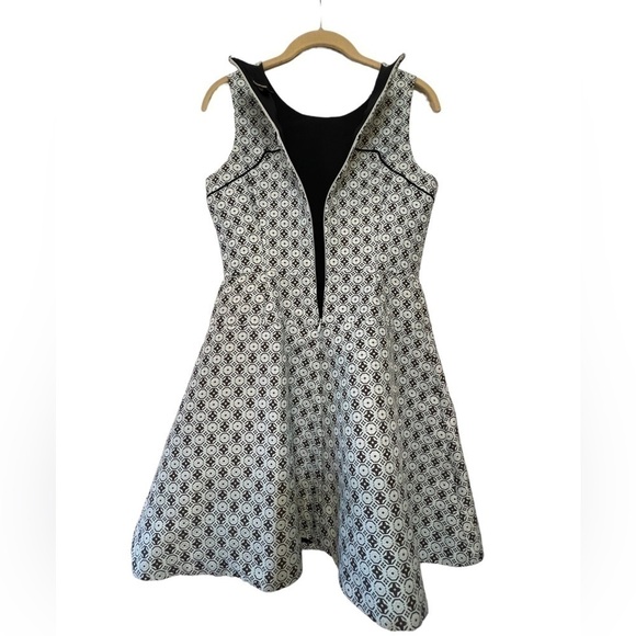 Club Monaco dress size 2 - Picture 4 of 9